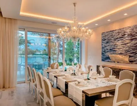A Luxirous 6-Bedroom House