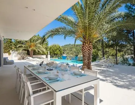 Σπίτι διακοπών A Luxirous 6-Bedroom House