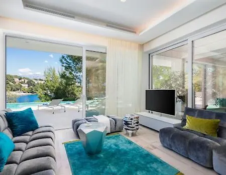 A Luxirous 6-Bedroom House Σπίτι διακοπών *