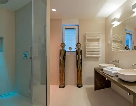 Σπίτι διακοπών A Luxirous 6-Bedroom House *
