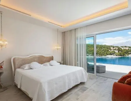 A Luxirous 6-Bedroom House