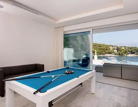 A Luxirous 6-Bedroom House