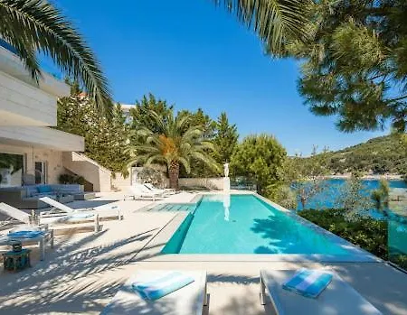 A Luxirous 6-Bedroom House Σπίτι διακοπών *