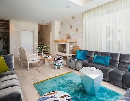 A Luxirous 6-Bedroom House Σπίτι διακοπών